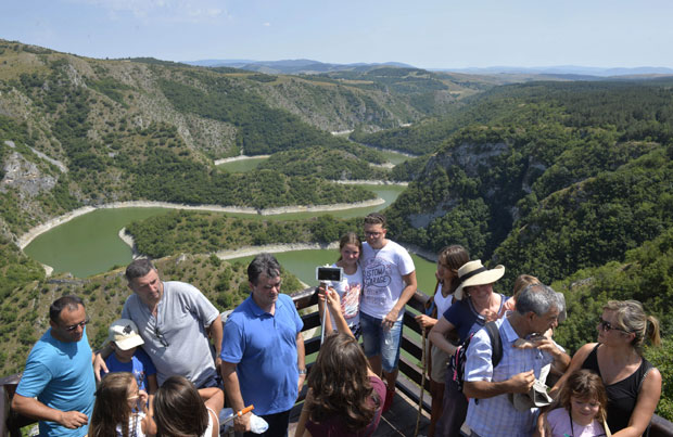 Новац за довођење туриста